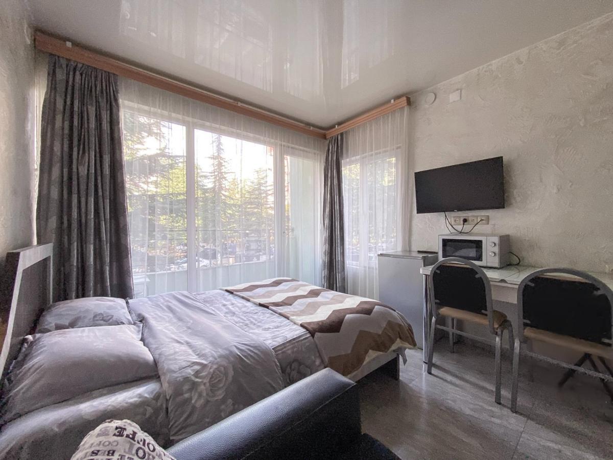 Apartment Studio Maksim Batoemi Buitenkant foto