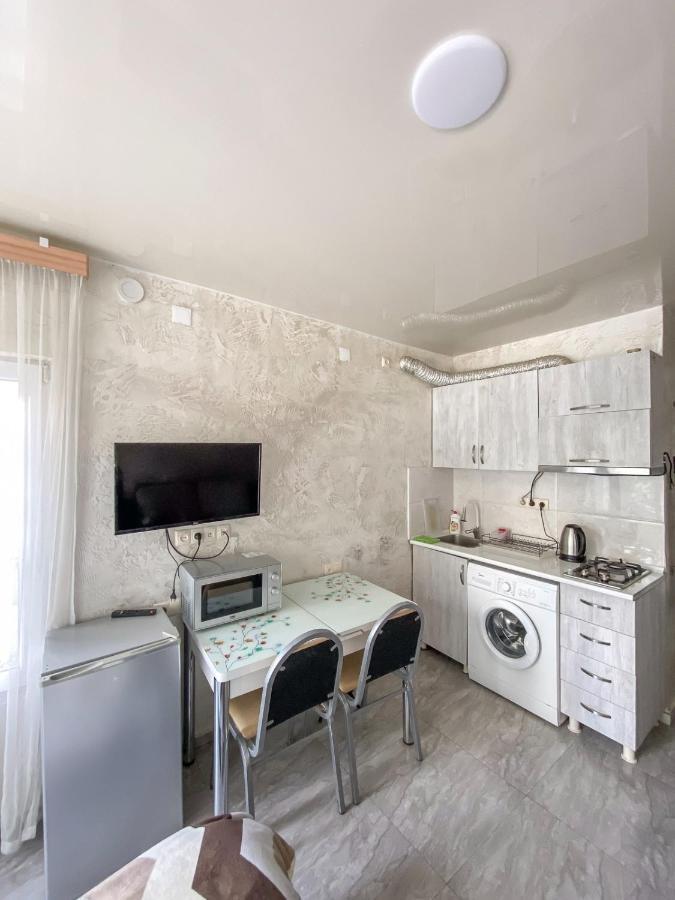 Apartment Studio Maksim Batoemi Buitenkant foto