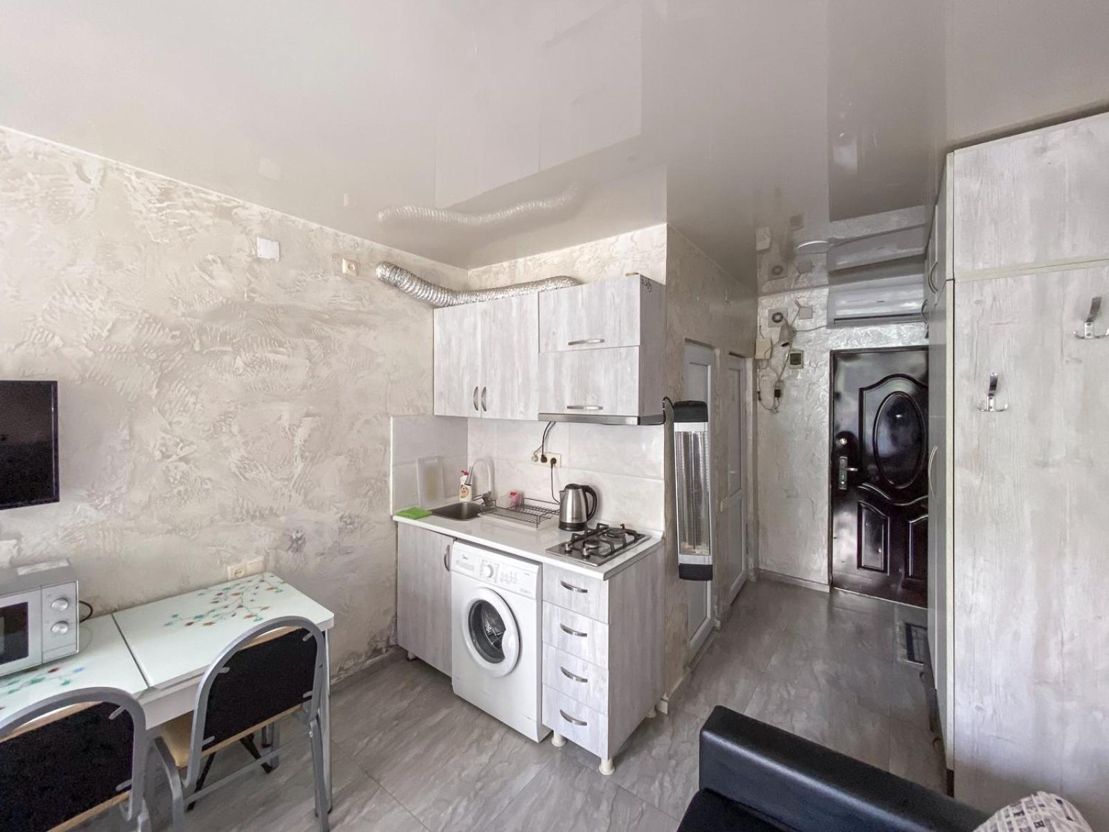 Apartment Studio Maksim Batoemi Buitenkant foto
